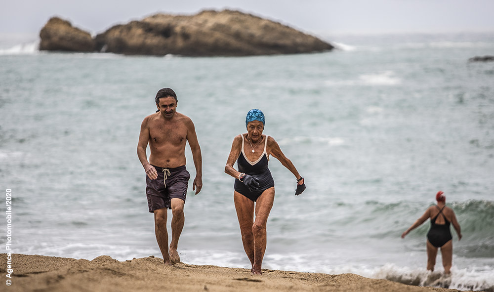 Coronavirus : Le sport c'est la santé ! A Biarritz au Pays basque, lecture de "La fable de Betty, Guillaume et les ours blancs ». 
