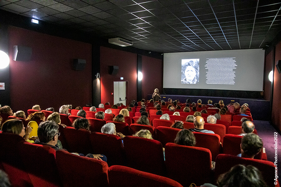 Le réalisateur Fabien Moine, porte la parole des suspendus à l'écran à travers son film-documentaire « Suspendus… Des soignants entre deux mondes »