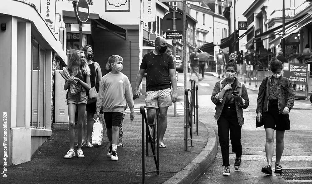Coronavirus, COVID-19 Pays basque Biarritz port du masque obligatoire dans le centre-ville.