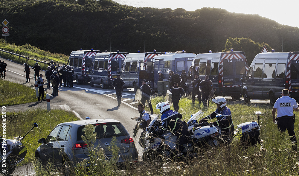 G7 Pays basque contre-sommet manifestation non déclarée hendaye corniche Basque peloton de gendarmerie et de policiers