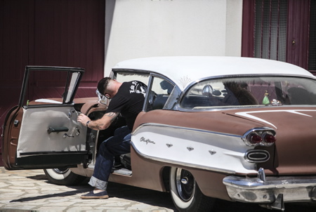 Pontiac StarChief 1958, (Low Flyers Car Club Briscous) festival Greasy Days 2°edition, festival de Rockabilly de Briscous au Pays basque organisé par l'association Grease & Gasoline 7 juin 2014.
Pontiac StarChief 1958, (Low Flyers Car Club Briscous) Greasy Days 2. edizioko jaialdia, Euskal Herriko Briscousen Rockabilly jaialdia Grease & Gasoline elkarteak antolatuta 2014eko ekainaren 7an.
Briscous, Pays basque, Nouvelle-Aquitaine, New-Aquitaine, Pyrénées-Atlantiques, Pays Basque, Europe, France.
