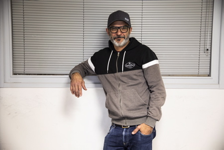 Cédric Dussau (photo) de Comx Wood & Design graphique sinstalle chez « DOAN » à Anglet.DOAN "LIBRE / GRATUIT " en basque du dialecte GUIPUSCOAN à Anglet sur la côte basque, Pays basque. L'association DOAN est un club d'aide au motards du Pays basque pour le stockage, la maintenance et la personnalisation de motos. C'est également un lieu créatif et d'exposition de divers types d'expressions artistiques. Elle peut également fournir des espaces de stockage et bureau à des auto-entrepreneurs du Pays basque.

Cédric Dussau (photo) from Comx Wood & Graphic Design moved to "DOAN" in Anglet. "FREE / FREE" OAN in Basque of the GUIPUSCOAN dialect in Anglet on the Basque coast, Basque Country. The DOAN association is a club that helps bikers in the Basque Country for the storage, maintenance and personalization of motorcycles. It is also a place of creativity and exhibition of various types of artistic expressions. It can also provide storage and office space to self-employed people in the Basque Country.

Anglet, Pays Basque, Nouvelle Aquitaine, New Aquitaine, Basque Country, Pyrénées Atlantiques, Sud Ouest, France, Europe.