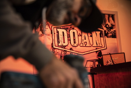 Cédric Dussau (photo) de Comx Wood & Design graphique sinstalle chez « DOAN » à Anglet.DOAN "LIBRE / GRATUIT " en basque du dialecte GUIPUSCOAN à Anglet sur la côte basque, Pays basque. L'association DOAN est un club d'aide au motards du Pays basque pour le stockage, la maintenance et la personnalisation de motos. C'est également un lieu créatif et d'exposition de divers types d'expressions artistiques. Elle peut également fournir des espaces de stockage et bureau à des auto-entrepreneurs du Pays basque.

Cédric Dussau (photo) from Comx Wood & Graphic Design moved to "DOAN" in Anglet. "FREE / FREE" OAN in Basque of the GUIPUSCOAN dialect in Anglet on the Basque coast, Basque Country. The DOAN association is a club that helps bikers in the Basque Country for the storage, maintenance and personalization of motorcycles. It is also a place of creativity and exhibition of various types of artistic expressions. It can also provide storage and office space to self-employed people in the Basque Country.

Anglet, Pays Basque, Nouvelle Aquitaine, New Aquitaine, Basque Country, Pyrénées Atlantiques, Sud Ouest, France, Europe.
