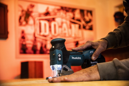 Cédric Dussau (photo) de Comx Wood & Design graphique sinstalle chez « DOAN » à Anglet.DOAN "LIBRE / GRATUIT " en basque du dialecte GUIPUSCOAN à Anglet sur la côte basque, Pays basque. L'association DOAN est un club d'aide au motards du Pays basque pour le stockage, la maintenance et la personnalisation de motos. C'est également un lieu créatif et d'exposition de divers types d'expressions artistiques. Elle peut également fournir des espaces de stockage et bureau à des auto-entrepreneurs du Pays basque.

Cédric Dussau (photo) from Comx Wood & Graphic Design moved to "DOAN" in Anglet. "FREE / FREE" OAN in Basque of the GUIPUSCOAN dialect in Anglet on the Basque coast, Basque Country. The DOAN association is a club that helps bikers in the Basque Country for the storage, maintenance and personalization of motorcycles. It is also a place of creativity and exhibition of various types of artistic expressions. It can also provide storage and office space to self-employed people in the Basque Country.

Anglet, Pays Basque, Nouvelle Aquitaine, New Aquitaine, Basque Country, Pyrénées Atlantiques, Sud Ouest, France, Europe.