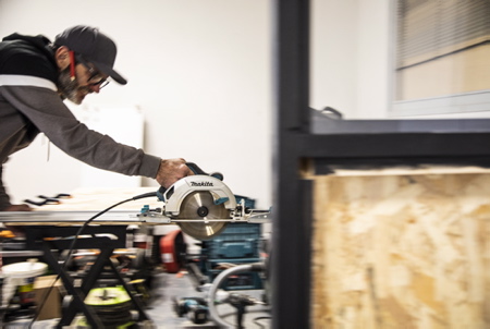Cédric Dussau (photo) de Comx Wood & Design graphique sinstalle chez « DOAN » à Anglet.DOAN "LIBRE / GRATUIT " en basque du dialecte GUIPUSCOAN à Anglet sur la côte basque, Pays basque. L'association DOAN est un club d'aide au motards du Pays basque pour le stockage, la maintenance et la personnalisation de motos. C'est également un lieu créatif et d'exposition de divers types d'expressions artistiques. Elle peut également fournir des espaces de stockage et bureau à des auto-entrepreneurs du Pays basque.

Cédric Dussau (photo) from Comx Wood & Graphic Design moved to "DOAN" in Anglet. "FREE / FREE" OAN in Basque of the GUIPUSCOAN dialect in Anglet on the Basque coast, Basque Country. The DOAN association is a club that helps bikers in the Basque Country for the storage, maintenance and personalization of motorcycles. It is also a place of creativity and exhibition of various types of artistic expressions. It can also provide storage and office space to self-employed people in the Basque Country.

Anglet, Pays Basque, Nouvelle Aquitaine, New Aquitaine, Basque Country, Pyrénées Atlantiques, Sud Ouest, France, Europe.