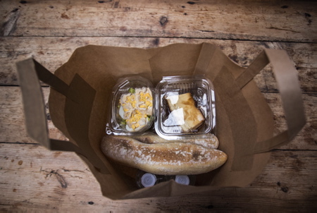 Hiriartia, le bar restaurant dans le bourg du village d'Ahetze au pays basque,  à mis en place comme beaucoup de restaurateurs la vente à emporter pour sauver les meubles et sutout, garder le contact avec sa clientèle. Guillaume Etchegorry le patron et chef du restaurant est heureux de voir 
que les Aheztar et les habitants des villages alentours ou encore des ouvriers fidèles le soutiennent, lui et son équipe, en passant régulièrement commande chaque jour. Avec une moyenne de 15 à 20 repas par jour parfois jusquà 35, il garde le contact en ces jours sombres de distanciation. 

Hiriartia, the bar restaurant in the village of Ahetze in the Basque country, has set up take-out sales like many restaurateurs to save furniture and above all, keep in touch with its customers. Guillaume Etchegorry the owner and chef of the restaurant is happy to see
that the Aheztar and the inhabitants of the surrounding villages or even faithful workers support him and his team, by regularly placing orders every day. With an average of 15 to 20 meals a day, sometimes up to 35, he keeps in touch in these dark days of estrangement.

Ahetze, Pays Basque, Nouvelle Aquitaine, New Aquitaine, Basque Country, Pyrénées Atlantiques, Sud Ouest, France, Europe.