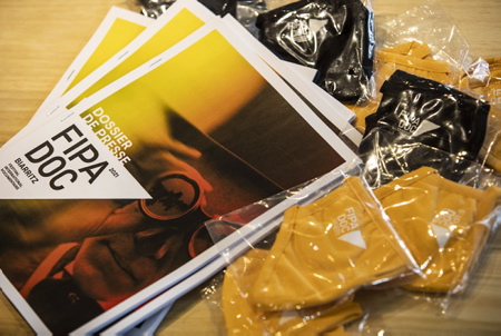 Dossier de presse du FIPADOC 2021 et les masques de protections estampillés du logo du festival de documentaires. Le FIPADOC aura bien lieu et que l'équipe y travaille avec la mairie de Biarritz pour des éventuelles projections du 10 au 14 mars. Sans possibilité de réalisées celles-ci, une option en avril serait possible en fonction si la pandémie du coronavirus, covid-19 et les conditions sanitaires le permettent.
FIPADOC 2021 press kit and protective masks stamped with the logo of the documentary festival. The FIPADOC will take place and that the team work there with the town hall of Biarritz for possible screenings from March 10 to 14. Without the possibility of carrying out these, an option in April would be possible depending on whether the pandemic of the coronavirus, covid-19 and the sanitary conditions allow it.
Biarritz, Pays basque, 64 , Nouvelle Aquitaine, Pyrénées Atlantiques, Sud Ouest, France, Europe.
New Aquitaine, Basque Country.