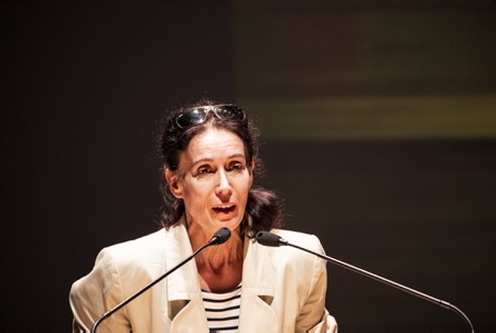 Anne Pinatel, adjointe à la culture de la ville de Biarritz, ouvre l'édition du FIPADOC 2021 et de la soirée d'ouverture du festival à la gare du midi.
Anne Pinatel, cultural assistant for the city of Biarritz, opens the edition of FIPADOC 2021 and the opening night of the festival at the Gare du Midi.
Biarritz, Pays basque, Nouvelle-Aquitaine, New-Aquitaine, Pyrénées-Atlantiques, Pays Basque, Europe, France.