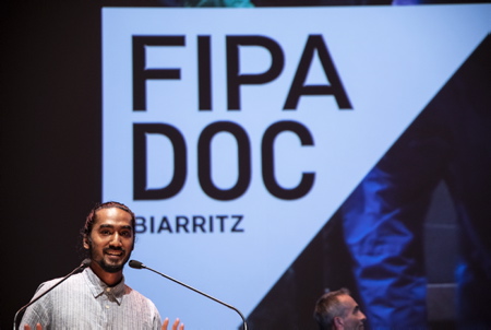 Féroz Sahoulamide représentant de la troupe de danse dans le documentaire ( INDES GALANTES ) film du réalisateur de Philippe Béziat INDES GALANTES à Biarritz le 12 juin 2021, lors de l'édition du FIPADOC 2021 et de la soirée d'ouverture du festival à la gare du midi.
Féroz Sahoulamide representing the dance troupe in the documentary (INDES GALANTES) film by the director of Philippe Béziat INDES GALANTES in Biarritz on June 12, 2021, during the edition of FIPADOC 2021 and the opening night of the festival at the station noon.
Biarritz, Pays basque, Nouvelle-Aquitaine, New-Aquitaine, Pyrénées-Atlantiques, Pays Basque, Europe, France.