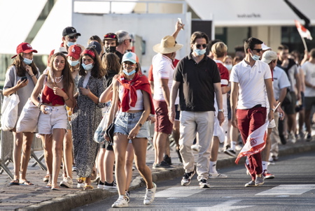 Sortie de la FAN ZONE, Les Fans du BOPB, Biarritz Olympique Pays Basque apres ce derby, heureux de leur victoire, de la relegation de l'AVIRON BAYONNAIS en pro D2 et du passage de leur équipe en TOP14 .Derby Aviron Bayonnais , Biarritz Olympique Pays Basque, Biarritz sortira vainqueur par tir au but 6-6 et 6-5.
Exit from the fan zone The Fans of Biarritz Olympique Pays Basque, after this derby, happy with their victory, the relegation of the 'AVIRON BAYONNAIS in pro D2 and the passage of their team in TOP14. Derby Aviron Bayonnais, Biarritz Olympique Pays Basque, Biarritz will emerge victorious by shooting 6-6 and 6-5.
Biarritz, Pays basque, Nouvelle-Aquitaine, New-Aquitaine, Pyrénées-Atlantiques, Pays Basque, Europe, France.