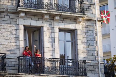 Les Fans du BOPB, Biarritz Olympique Pays Basque apres ce derby, heureux de leur victoire, de la relegation de l'AVIRON BAYONNAIS en pro D2 et du passage de leur équipe en TOP14 .Derby Aviron Bayonnais , Biarritz Olympique Pays Basque, Biarritz sortira vainqueur par tir au but 6-6 et 6-5.
The Fans of Biarritz Olympique Pays Basque, after this derby, happy with their victory, the relegation of the 'AVIRON BAYONNAIS in pro D2 and the passage of their team in TOP14. Derby Aviron Bayonnais, Biarritz Olympique Pays Basque, Biarritz will emerge victorious by shooting 6-6 and 6-5.
Biarritz, Pays basque, Nouvelle-Aquitaine, New-Aquitaine, Pyrénées-Atlantiques, Pays Basque, Europe, France.