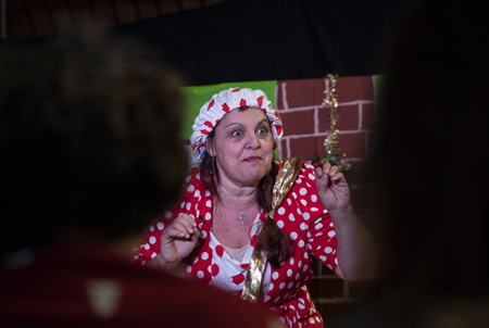 Hélène Demé Elzévir, presente son premier spectacle pour enfants "La Mère Noël part en tournée".Ici à l'Open Gare de Biarritz, ( Mère Noël en a un peu marre que ce soit toujours Père Noël qui ramasse toute la gloire de Noël alors qu'elle travaille si dur ! ).
Hélène Demé Elzévir, presents her first children's show "Mother Christmas leaves on tour". Here at the Open Station of Biarritz, (Mother Christmas is a little fed up that it is always Father Christmas who collects all the glory of Christmas then how hard she works!).
Biarritz, Pays basque, 64 , Nouvelle Aquitaine, Pyrénées Atlantiques, Sud Ouest, France, Europe.
New Aquitaine, Basque Country.