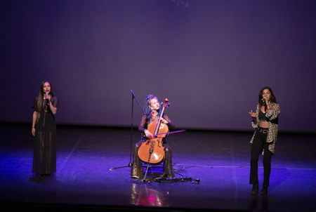 Le groupe L.E.J pour, Lucie, Elisa et Juliette trio musical de chant, percussion et violoncelle lors de la soirée de clôture du festival FIPADOC 2021 de Biarritz au Pays basque dans le gare du midi.
The group L.E.J pour, Lucie, Elisa and Juliette musical trio of singing, percussion and cello during the closing evening of the FIPADOC 2021 festival in Biarritz in the Basque Country in the Gare du Midi.
Biarritz, Pays basque, Nouvelle-Aquitaine, New-Aquitaine, Pyrénées-Atlantiques, Pays Basque, Europe, France.