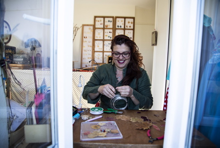 Hélène Demé Elzévir, de son nom de créatrice Hortense de Biarritz est à l'initiative de la création d'une technique spécifique de solidification des fleurs. Les bijoux de "Hortense de Biarritz" en fleurs solidifiées sont montés sur argent, des pièces uniques de bijoux solides qui tiennent des années. La pandémie du coronavirus étant passée par là, Hélène Demé Elzévir qui est également comédienne depuis 2016 avec à son actif, l'écriture spectacle PILE POIL qui l'a révélé et fait un tabac a perdus pas moins de 45 dates de spectacle. Un vrai cauchemar pour elle, mais une raison de plus de ne rien lâcher et de produire un peu plus de bijoux et d'objets en attendant le retour des beaux jours et celui de la scène. Soutenez là ! et "Offrez des fleurs qui ne fanent jamais !" c'est ici avec la possibilité de commande en ligne : www.hortensedebiarritz.com               

Hélène Demé Elzévir, named after her designer Hortense de Biarritz, initiated the creation of a specific technique for solidifying flowers. The jewels of "Hortense de Biarritz" in solidified flowers are mounted on silver, unique pieces of solid jewelry that last for years. The coronavirus pandemic having been through there, Hélène Demé Elzévir who has also been an actress since 2016 with to her credit, the writing show PILE POIL which revealed it and made a splash lost no less than 45 show dates. A real nightmare for her, but one more reason not to let go and to produce a little more jewelry and objects while waiting for the return of the beautiful days and that of the scene. Support there! and "Give flowers that never wither!" it is here with the possibility of ordering online:  www.hortensedebiarritz.com

Arbonne, Pays basque, 64 , Nouvelle Aquitaine, Pyrénées Atlantiques, Sud Ouest, France, Europe.
New Aquitaine, Basque Country.