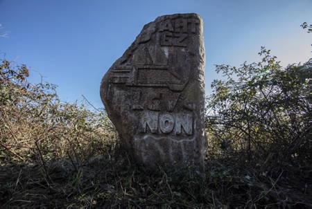La Stèle contre le, la, TGV-LGV et GPSO, marche du dimanche 19 décembre. Une stèle plantée sur la commune de Saint Pée Sur Nivelle, en bordure de la commune d'Ahetze au Pays basque met en avant ce site convoité par le projet de la ligne LGV. GPSO ( Grand projet ferroviaire du Sud Ouest.) La communauté d'agglomération du Pays basque est la dernière des onze collectivités de Nouvelle-Aquitaine à rejeter le plan de financement GPSO et voté contre le projet de Ligne Grande Vitesse au Sud de Bordeaux, qui comporte le tronçon Bordeaux-Dax, dont le coût s'élève à plus de 14 milliards au total.
TGV-LGV and GPSO, walk on Sunday December 19. A stele planted in the town of Saint Pée Sur Nivelle, on the edge of the town of Ahetze in the Basque Country, highlights this site coveted by the LGV line project. GPSO (Great South West Railway Project.) The Basque Country urban community is the last of the eleven communities in Nouvelle-Aquitaine to reject the GPSO financing plan and voted against the High Speed ??Line project south of Bordeaux, which includes the Bordeaux-Dax section, the cost of which amounts to more than 14 billion in total.
Saint Pée Sur Nivelle, Pays basque, Côte basque, 64 , Nouvelle Aquitaine, Pyrénées Atlantiques, Sud Ouest, France, Europe. New Aquitaine, Basque Country.
