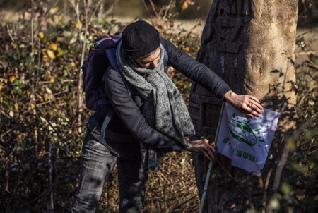 TGV-LGV et GPSO, marche du dimanche 19 décembre. Une stèle plantée sur la commune de Saint Pée Sur Nivelle, en bordure de la commune d'Ahetze au Pays basque met en avant ce site convoité par le projet de la ligne LGV. GPSO ( Grand projet ferroviaire du Sud Ouest.) La communauté d'agglomération du Pays basque est la dernière des onze collectivités de Nouvelle-Aquitaine à rejeter le plan de financement GPSO et voté contre le projet de Ligne Grande Vitesse au Sud de Bordeaux, qui comporte le tronçon Bordeaux-Dax, dont le coût s'élève à plus de 14 milliards au total.
TGV-LGV and GPSO, walk on Sunday December 19. A stele planted in the town of Saint Pée Sur Nivelle, on the edge of the town of Ahetze in the Basque Country, highlights this site coveted by the LGV line project. GPSO (Great South West Railway Project.) The Basque Country urban community is the last of the eleven communities in Nouvelle-Aquitaine to reject the GPSO financing plan and voted against the High Speed ??Line project south of Bordeaux, which includes the Bordeaux-Dax section, the cost of which amounts to more than 14 billion in total.
Saint Pée Sur Nivelle, Pays basque, Côte basque, 64 , Nouvelle Aquitaine, Pyrénées Atlantiques, Sud Ouest, France, Europe. New Aquitaine, Basque Country.