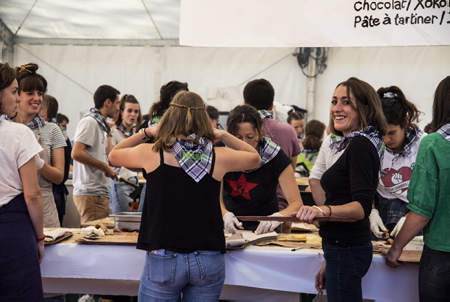 Le salon de l'agriculture Basque LURRAMA avec sa 16e édition 2021, à été un des salon le plus revendicatif depuis sa création en 2005, avec en tête, les problèmes du foncier agricole et la spéculation immobilière. Une édition très spéciale, délocalisée à Arbona (Arbonne) sur des terres occupées depuis une centaine de jours par les associations Lurzaindia (sauvegarde de terres agricoles) et Euskal Laborarien Batasuna-ELB (Confédération Paysanne du Pays Basque), l'ensemble soutenus par le collectif "BOST" composé de paysans et de citoyens.
The Basque agricultural fair LURRAMA with its 16th edition in 2021, has been one of the most demanding exhibitions since its creation in 2005, with in mind the problems of agricultural land and real estate speculation. A very special edition, relocated to Arbona (Arbonne) on land occupied for a hundred days by the associations Lurzaindia (safeguarding agricultural land) and Euskal Laborarien Batasuna-ELB (Confédération Paysanne du Pays Basque), all supported by the collective "BOST" made up of peasants and citizens.
Arbonne, Pays basque, 64 , Nouvelle Aquitaine, Pyrénées Atlantiques, Sud Ouest, France, Europe.
New Aquitaine, Basque Country.