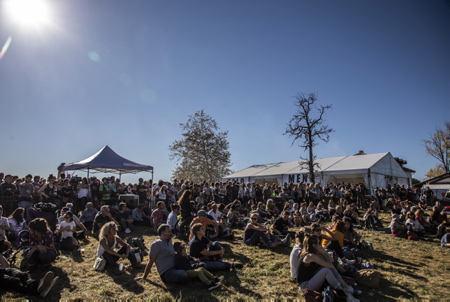 Le salon de l'agriculture Basque LURRAMA avec sa 16e édition 2021, à été un des salon le plus revendicatif depuis sa création en 2005, avec en tête, les problèmes du foncier agricole et la spéculation immobilière. Une édition très spéciale, délocalisée à Arbona (Arbonne) sur des terres occupées depuis une centaine de jours par les associations Lurzaindia (sauvegarde de terres agricoles) et Euskal Laborarien Batasuna-ELB (Confédération Paysanne du Pays Basque), l'ensemble soutenus par le collectif "BOST" composé de paysans et de citoyens.
The Basque agricultural fair LURRAMA with its 16th edition in 2021, has been one of the most demanding exhibitions since its creation in 2005, with in mind the problems of agricultural land and real estate speculation. A very special edition, relocated to Arbona (Arbonne) on land occupied for a hundred days by the associations Lurzaindia (safeguarding agricultural land) and Euskal Laborarien Batasuna-ELB (Confédération Paysanne du Pays Basque), all supported by the collective "BOST" made up of peasants and citizens.
Arbonne, Pays basque, 64 , Nouvelle Aquitaine, Pyrénées Atlantiques, Sud Ouest, France, Europe.
New Aquitaine, Basque Country.
