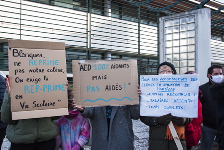 Mouvement de grève de l'intersyndicale de l'Education Nationale, mardi 26 janvier 2021, devant la sous-préfecture de Bayonne au Pays basque. Des enseignants dans la rue à Bayonne lors d'une manifestation intersyndicale à l'appel de l'UNSA, la CGT, FO, la FSU. 240 personnes sont parties de la sous préfecture pour l'antenne de l'inspection dacadémie (école des arènes) puis la mairie de Bayonne. Trois thèmes de mobilisation : les salaires des profs, les suppressions de postes et les règles sanitaires dans les établissements scolaires.

Strike movement of the National Education inter-union, Tuesday January 26, 2021, in front of the sub-prefecture of Bayonne in the Basque Country. Teachers in the street in Bayonne during an inter-union demonstration called for by the UNSA, the CGT, FO, the FSU. 240 people left the sub-prefecture for the office of the inspectorate of the academy (arena school) then the town hall of Bayonne. Three themes of mobilization: teachers' salaries, job cuts and health rules in schools.

Bayonne, Pays basque, 64 , Nouvelle Aquitaine, Pyrénées Atlantiques, Sud Ouest, France, Europe.
New Aquitaine, Basque Country.