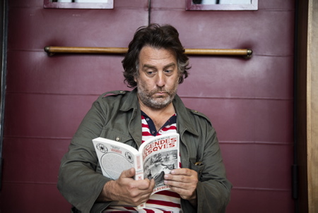 MARIANO LLINAS réalisateur du film CONCIERTO PARA LA BATALLA DE EL TALLA , avec son tout nouvel achat de la librairie Paulette LEGENDES BASQUE aux éditions AUBÉRON lors du festival Biarritz Amérique Latine, festival de cinéma latino américain (30° édition) au Pays basque, à Biarritz côte basque.
MARIANO LLINAS director of the film CONCIERTO PARA LA BATALLA DE EL TALLA, with his brand new purchase from the Paulette LEGENDES BASQUE bookstore at AUBÉRON editions during the Biarritz Latin America festival, Latin American film festival (30th edition) in the Basque Country, in Biarritz Basque coast.
Biarritz, Pays Basque, Euskal Herri, Basque Country, Nouvelle Aquitaine, New Aquitaine, Pyrénées Atlantiques, Sud Ouest, France, Europe.