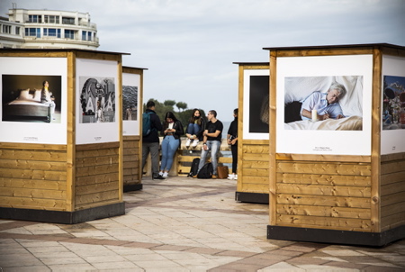 Exposition photographique et retrospective du travail photographique du Daniel Mordzinski surnommé le « photographe des écrivains » ici à Biarritz au Pays basque, lors du festival Biarritz Amérique Latine, festival de cinéma latino américain (30° édition).
Photographic and retrospective exhibition of the photographic work of Daniel Mordzinski, nicknamed the photographer of writers here in Biarritz in the Basque Country, during the Biarritz Latin America festival, Latin American film festival (30th edition).
Biarritz, Pays Basque, Euskal Herri, Basque Country, Nouvelle Aquitaine, New Aquitaine, Pyrénées Atlantiques, Sud Ouest, France, Europe.