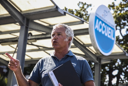 Manifestation et intervention du DR Pascal Trotta (PHOTO) concernant et contre la mise en place du PASS SANITAIRE devant l'hôpital de Bayonne au Pays basque le 30 aout 2021, parmi les manifestants, un collectif de personnels du centre hospitalier de la côte basque, avec parmi eux, des brancardiers, infirmiers, médecins, ou encore psychologues. Ce collectif se bat depuis plusieurs semaines pour défendre le «droit de choisir ». Entre 600 et 700 agents non-vaccinés, sur 3780 employés par l'hôpital, soit plus de 17% des effectifs. Un chiffre que confirmé la direction du CHCB.
Demonstration and intervention by DR Pascal Trotta concerning and against the establishment of the SANITARY PASS in front of the Bayonne hospital in the Baque country on August 30, 2021, among the demonstrators, a collective of staff from the hospital center of the Basque coast, with among them , stretcher bearers, nurses, doctors, and even psychologists. This collective has been fighting for several weeks to defend the "right to choose". Between 600 and 700 non-vaccinated agents, out of 3,780 employed by the hospital, or more than 17% of the workforce. A figure confirmed by the management of the CHCB.
Bayonne, Pays basque, Côte basque, 64 , Nouvelle Aquitaine, Pyrénées Atlantiques, Sud Ouest, France, Europe. New Aquitaine, Basque Country.