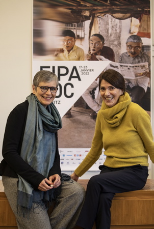 Anne Georget Presidente du FIPADOC de Biarritz AG et Christine Camdessus déléguée générale du FIPADOC. Festival International Documentaire. Biarritz le 06 janvier 2022 au Pays Basque.
Anne Georget President of FIPADOC of Biarritz on Left and Christine Camdessus General Delegate of FIPADOC. International Documentary Festival. Biarritz on January 06, 2022 in the Basque Country.
Biarritz, Pays basque, 64 , Nouvelle Aquitaine, Pyrénées Atlantiques, Sud Ouest, France, Europe.
New Aquitaine, Basque Country.