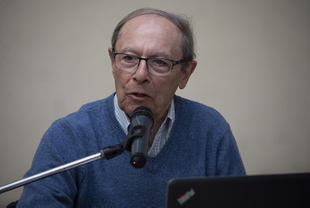 Pierre Recarte (photo) vice-président du CADE ( Collectif des Associations de défense de lEnvironnement Pays Basque-Sud des landes). Reunion LGV Pays basque, projet reliant Bordeaux à la frontière espagnole qui fait partie dun ensemble dénommé GPSO (Grands Projets du Sud Ouest) par RFF (Réseau Ferré de France). Le GPSO comprend deux tronçons Bordeaux-Toulouse et Bordeaux-Espagne.

Pierre Recarte (photo) vice-president of CADE (Collective of Associations for the Defense of the Environment Pays Basque-Sud des Landes). Reunion LGV Basque Country, project linking Bordeaux to the Spanish border which is part of a group called GPSO (Grands Projets du Sud Ouest) by RFF (Réseau Ferré de France). The GPSO includes two sections Bordeaux-Toulouse and Bordeaux-Spain.

Arbone, Pays basque, 64 , Nouvelle Aquitaine, Pyrénées Atlantiques, Sud Ouest, France, Europe.
New Aquitaine, Basque Country.
