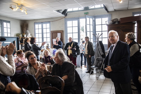 L'avocat Carlo Alberto Brusa Président de l'association Réaction 19 était présent à Dax dans les landes, le 6 décembre 2022. Alberto Carlo Brusa a pris la parole devant un peu moins d'une centaine de personnes, mettant en avant (entre autres) le fait que lassociation réaction 19 à été créée pour porter le Droit à la connaissance des citoyens lambda dans le cadre de la gestion sanitaire Covid 19 mise en place par le gouvernement dEmmanuel Macron et souligné au passage le retrait par le gouvernement du slogans « Tous vaccinées tous protégé » ( Télévision, Radio, Société dautoroute etc) suite à une mise en demeure de lassociation (Communication publique retirée) peut avant lannonce de Janine Small (Pfizer) sur le fait que le laboratoire navait pas travaillé sur lefficacité de leur produit concernant la « non transmission » du virus après injection avant leur autorisation de mise sur le marché.

The lawyer Carlo Alberto Brusa President of the association Réaction 19 was present in Dax in the Landes, on December 6, 2022. Alberto Carlo Brusa spoke in front of just under a hundred people, highlighting (among other ) the fact that the reaction 19 association was created to bring the Right to Know to ordinary citizens within the framework of the Covid 19 health management set up by the government of Emmanuel Macron and underlined in passing the withdrawal by the government of the slogans "All vaccinated, all protected" (Television, Radio, Motorway company, etc.) following a formal notice from the association (Public communication withdrawn) shortly before the announcement by Janine Small (Pfizer) on the fact that the laboratory had not worked on the effectiveness of their product concerning the "non-transmission" of the virus after injection before their marketing authorization.

Dax, Landes, 64 , Nouvelle Aquitaine, Pyrénées Atlantiques, Sud Ouest, France, Europe.
New Aquitaine, Basque Country.