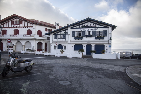 Guethary sur la côte basque, Pays Basque. Hôtel Bar restaurant LE MADRID, ouvert uniquement de mi-Avril à fin Octobre et fermé de Novembre à la fin Mars. Guéthary à été élu premier village de France ( Au Pays basque ) où il fait bon vivre par le classement de lAssociation des villes et villages de France. Village BOBO ou « The place to be », son petit nom caché sur les reseaux sociaux, ce n'est pas du gout de tout le monde avec un tarif de 20 000 euros au mètre carré pour un front de mer, très compliqué de descendre en dessous de 8000 euros du mètre carré. Pour lédile de la commune qui peine à faire exercer le droit de préemption de la mairie pour la construction de logements sociaux, la crainte de voir son village  transformé en « ghetto de riches » est bien réelle. Pire encore, il y aurait la situation de la station balnéaire, morte en hiver et surpeuplée en été.

Guethary on the Basque coast, Basque Country. Hotel Bar restaurant LE MADRID, only open from mid-April to the end of October and close from November to the end of March. Guéthary has been elected the first village in France (in the Basque Country) where life is good by the classification of the Association of towns and villages of France. Village BOBO or "The place to be", its little name hidden on social networks, it's not to everyone's taste with a price of 20,000 euros per square meter for a seafront, very complicated to go down below 8000 euros per square meter. For the city councilor who is struggling to exercise the town hall's right of first refusal for the construction of social housing, the fear of seeing his village transformed into a "rich ghetto" is very real. Worse still would be the resort situation, dead in winter and overcrowded in summer.

Guethary, Pays basque, Nouvelle-Aquitaine, New-Aquitaine, Pyrénées-Atlantiques, Pays Basque, Europe, France.