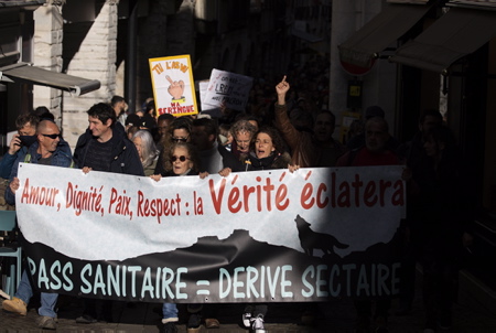 Manifestation contre l'instauration et la mise en place du Passeport Sanitaire maintenant, Pass Vaccinal à Bayonne au Pays Basque le 8 janvier 2022.
Demonstration against the establishment and implementation of the Sanitary Passport now, Pass Vaccinal in Bayonne in the Basque Country on January 8, 2022.
Bayonne, Pays basque, Côte basque, 64 , Nouvelle Aquitaine, Pyrénées Atlantiques, Sud Ouest, France, Europe. New Aquitaine, Basque Country.