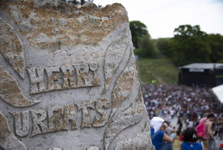 Herri Urrats édition 2022, la grande fête de la langue basque ( Euskara). Lors de l'ouverture de cette édition, la fédération, Seaska, a réclamé que les élèves aient le droit de rédiger en basque quelques épreuves du brevet et du bac comme le prévoit la loi. La fête des Ikastola et de l'association Seaska . Les Ikastola, école immersive en langue basque et la federation des écoles en langue basque Seaska organisent cette grande fête annuelle pret du lac de Saint Pée Sur Nivelle qui rassemble des milliers de personnes pour récolter des fonds financier pour la construction des écoles.
Herri Urrats 2022 edition, the great celebration of the Basque language (Euskara). At the opening of this edition, the federation, Seaska, demanded that the pupils have the right to write in Basque some examinations for the patent and the baccalaureate as provided for by law. The feast of the Ikastola and the Seaska association. The Ikastola, immersive school in the Basque language and the federation of schools in the Basque language Seaska organize this great annual festival near the lake of Saint Pée Sur Nivelle which brings together thousands of people to raise financial funds for the construction of schools.
Saint Pée Sur Nivelle, Pays Basque, Région Nouvelle-Aquitaine, Pyrénées-Atlantiques France, Europe.Basque Country, New Aquitaine Région