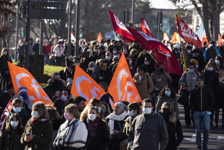Bayonne au Pays basque, mobilisation des personnels de l'Éducation nationale contre la politique sanitaire et au protocole sanitaire sans cesse changeant mise en place par le ministère de l'éducation nationale, manifestation sous le slogan (Enseignants en colère, non au protocole Blanquer ).
Bayonne in the Basque Country, mobilization of National Education staff against the health policy and the ever-changing health protocol set up by the Ministry of National Education, demonstration under the slogan (Angry teachers, no to the Blanquer protocol) .
Bayonne, Pays basque, Côte basque, 64 , Nouvelle Aquitaine, Pyrénées Atlantiques, Sud Ouest, France, Europe. New Aquitaine, Basque Country.