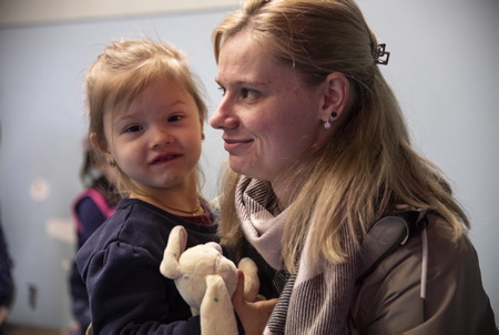 Kamilla et sa maman Liéna réfugiés Ukrainien (photo) sont acceuillis à Mées dans les landes (40 ), la petite Kamilla est entourée et prise en charge à l'école de Mées.
Kamilla and her mother Liéna, Ukrainian refugees (photo) are welcomed in Mées in the moors (40), little Kamilla is surrounded and cared for at the school in Mées.
Mées, Landes, Nouvelle-Aquitaine, New-Aquitaine, Pyrénées-Atlantiques, Europe, France.