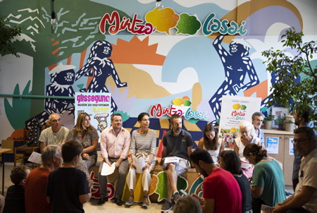 Conférence de presse et présentation de la 11ème édition du Festival Mintzalasai, un festival qui propose aux bascophones pratiquer l'euskara ( La langue basque ) dans un cadre ludique, mais également de donner aux néophytes de découvrir cette langue vivante.
Press conference for the launch of the 11th edition of the Mintzalasai Festival, a festival that offers Basque speakers the practice of Euskara (Basque language) in a fun setting, but also gives neophytes the opportunity to discover this living language.
Biarritz, Pays Basque, Région Nouvelle-Aquitaine, Pyrénées-Atlantiques France, Europe.Basque Country, New Aquitaine Région