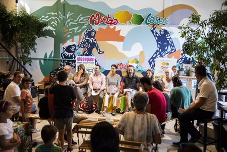 Conférence de presse et présentation de la 11ème édition du Festival Mintzalasai, un festival qui propose aux bascophones pratiquer l'euskara ( La langue basque ) dans un cadre ludique, mais également de donner aux néophytes de découvrir cette langue vivante.
Press conference for the launch of the 11th edition of the Mintzalasai Festival, a festival that offers Basque speakers the practice of Euskara (Basque language) in a fun setting, but also gives neophytes the opportunity to discover this living language.
Biarritz, Pays Basque, Région Nouvelle-Aquitaine, Pyrénées-Atlantiques France, Europe.Basque Country, New Aquitaine Région