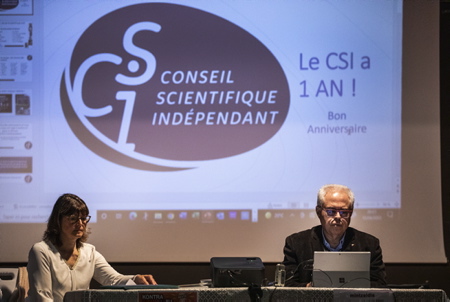 Le collectif « EZ PASS de liberté ! Nora Goaz Kolektiboa ?» pour sa première réunion publique a reçu le Docteur Eric Ménat (Photo), co-fondateur du Conseil Scientifique Indépendant a dressé devant une centaine de personnes le bilan de deux années de crise sanitaire. La création de ce conseil scientifique (le 9 janvier 2021) a été mise en place afin de diffuser des informations scientifiques de haut niveau totalement indépendantes de toute influence financière ou politique. Il regroupe des scientifiques, des médecins, des chercheurs reconnus dans leur domaine pour leurs compétences, leur expérience et leur totale absence de conflits dintérêts.
The collective EZ PASS of freedom! Nora Goaz Kolektiboa? for its first public meeting, Dr. Eric Ménat (photo), co-founder of the Independent Scientific Council, presented the results of two years of health crisis to around a hundred people. The creation of this scientific council (January 9, 2021) was set up in order to disseminate high-level scientific information completely independent of any financial or political influence. It brings together scientists, doctors and researchers recognized in their field for their skills, their experience and their total absence of conflicts of interest.
Espelette, Pays basque, Nouvelle-Aquitaine, New-Aquitaine, Pyrénées-Atlantiques, Pays Basque, Europe, France.