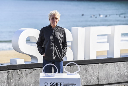 La réalisatrice Claire Denis pour AVEC AMOUR ET ACHARNEMENT lors du Festival international du film de Saint-Sébastien SSIFS 70ème édition ( première édition 21 septembre 1953)
The director Claire Denis for WITH LOVE AND ATTACK during the San Sebastian International Film Festival SSIFS 70th edition (first edition September 21, 1953)
San Sébastien, San Sébastian, Donostia, Pays basque, Europe, Espagne, Gipuzkoa, Pays basque Espagnol, Basque Country.