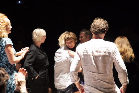 Dinara Drukarova réalisatrice, dans les bras de l'acteur Magne-Håvard Brekke juste après la présentation au public du film LE GRAND MARIN, premier film (en compétition) de l'actrice et maintenant réalisatrice Dinara Drukarova avec la mise en image et sur écran du premier livre de la romancière Catherine Poulain, lors du Festival international du film de Saint-Sébastien SSIFS 70ème édition.
Director Dinara Drukarova, in the arms of actor Magne-Håvard Brekke just after the presentation to the public of the film LE GRAND MARIN, the first film (in competition) of the actress and now director Dinara Drukarova with the direction and on screen of the first book by novelist Catherine Poulain, during the San Sebastian International Film Festival SSIFS 70th edition.
San Sébastien, San Sébastian, Donostia, Pays basque, Europe, Espagne, Gipuzkoa, Pays basque Espagnol, Basque Country.