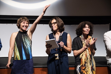 L'actrice et maintenant réalisatrice Dinara Drukarova avec à l'extrème droite, L'écrivaine et romancière Catherine Poulain ( Le Grand Marin ).
Présentation au public du film LE GRAND MARIN, premier film (en compétition) avec la mise en image et sur écran du premier livre de la romancière Catherine Poulain, lors du Festival international du film de Saint-Sébastien SSIFS 70ème édition.
Actress and now director Dinara Drukarova with, on the far right, writer and novelist Catherine Poulain ( Le Grand Marin ).
Presentation to the public of the film LE GRAND MARIN, the first film (in competition) with the filming and on screen of the first book by novelist Catherine Poulain, during the 70th edition of the San Sebastian International Film Festival SSIFS.
San Sébastien, San Sébastian, Donostia, Pays basque, Europe, Espagne, Gipuzkoa, Pays basque Espagnol, Basque Country.