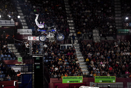 Le pilote Français David Rinaldo lors du Show X-Gravity Freestyle Motocross de San Sébastien le 7 janvier 2023 sur le site du Donostia Arena Illumbe.
The French Pilot David Rinaldo Motocross Show in San Sebastian on January 7, 2023 at the Donostia Arena Illumbe site.
Pays Basque, Pays Basque Espagnol, San Sebastien, San Sebastian, Europe, Espagne