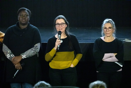 Intervention et témoignage Micro de SUSPENDUS, soignants, pompiers, ex-policier etc
le 9 janvier 2023 au Mega CGR de Bayonne après la projection du film "Les Suspendus) du réalisateur Fabien Moine.
Micro intervention and testimony of SUSPENDUS, caregivers, firefighters, ex-policeman etc... on January 9, 2023 at the Mega CGR in Bayonne after the screening of the film "Les Suspendus) by director Fabien Moine.
Bayonne, Pays Basque, Nouvelle Aquitaine, Pyrénées Atlantiques, Sud Ouest, France, Europe.