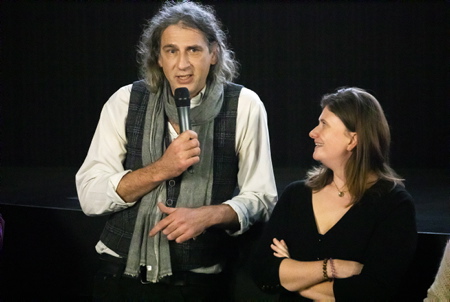 Intervention et témoignage Micro de SUSPENDUS, soignants, pompiers, ex-policier etc
le 9 janvier 2023 au Mega CGR de Bayonne après la projection du film "Les Suspendus) du réalisateur Fabien Moine.
Micro intervention and testimony of SUSPENDUS, caregivers, firefighters, ex-policeman etc... on January 9, 2023 at the Mega CGR in Bayonne after the screening of the film "Les Suspendus) by director Fabien Moine.
Bayonne, Pays Basque, Nouvelle Aquitaine, Pyrénées Atlantiques, Sud Ouest, France, Europe.