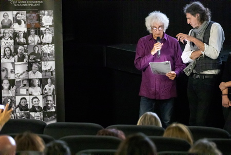 Jean-Louis BLONDEAU (photo AG) photographe, réalisateur et fondateur du collectif Les Essentiels en intervention et en échange le 9 janvier 2023 au Mega CGR de Bayonne après la projection du film "Les Suspendus) du réalisateur Fabien Moine.
Jean-Louis BLONDEAU (photo AG) photographer, director and founder of the collective "Les Essentiels" in intervention and exchange on January 9, 2023 at the Mega CGR in Bayonne after the screening of the film "Les Suspendus) by director Fabien Moine.
Bayonne, Pays Basque, Nouvelle Aquitaine, Pyrénées Atlantiques, Sud Ouest, France, Europe.