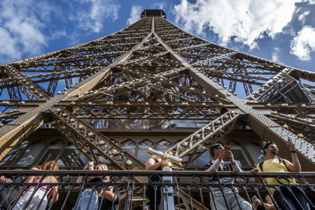 Des touristes sur la tour eiffel, détail de la construction et structure de l'ouvrage en Fer Puddlé avec une croix Saint André. Centenaire de la mort de Gustave Eiffel le 27 décembre 2023. La Tour Eiffel à Paris haute de 330 mètre construite entièrement en Fer Puddlé et utilisant également la croix de Saint-André, c’est-à-dire en poutrelles métalliques en X, elle à été débutée le 26 janvier 1887.Le 31 mars 1889, la Tour achevée en un temps record -2 ans, 2 mois et 5 jours. Cela fait 100 ans que le prodigieux ingénieur originaire de Dijon est décédé. Le 27 décembre 1923 Gustave Eiffel rendait son dernier souffle à l’âge de 91 ans.

Tourists on the Eiffel Tower, detail of the construction and structure of the Puddled Iron work with a Saint Andrew's cross. Centenary of the death of Gustave Eiffel on December 27, 2023. The Eiffel Tower in Paris, 330 meters high, built entirely of Puddled Iron and also using the Saint-André cross, that is to say made of metal X-shaped beams, it was started on January 26, 1887. On March 31, 1889, the Tower was completed in record time - 2 years, 2 months and 5 days. It has been 100 years since the prodigious engineer from Dijon died. On December 27, 1923 Gustave Eiffel took his last breath at the age of 91.

Paris, Paris Centre, Ile de France, Région Ile de France, 75, europe, France.            