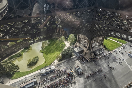 Vue de la tour eiffel, détail de la construction et structure de l'ouvrage en Fer Puddlé au niveau des arches. Centenaire de la mort de Gustave Eiffel le 27 décembre 2023. La Tour Eiffel à Paris haute de 330 mètre construite entièrement en Fer Puddlé et utilisant également la croix de Saint-André, c’est-à-dire en poutrelles métalliques en X, elle à été débutée le 26 janvier 1887.Le 31 mars 1889, la Tour achevée en un temps record -2 ans, 2 mois et 5 jours. Cela fait 100 ans que le prodigieux ingénieur originaire de Dijon est décédé. Le 27 décembre 1923 Gustave Eiffel rendait son dernier souffle à l’âge de 91 ans.

View of the Eiffel Tower, detail of the construction and structure of the Puddled Iron work. Centenary of the death of Gustave Eiffel on December 27, 2023. The Eiffel Tower in Paris, 330 meters high, built entirely of Puddled Iron and also using the Saint-André cross, that is to say made of metal X-shaped beams, it was started on January 26, 1887. On March 31, 1889, the Tower was completed in record time - 2 years, 2 months and 5 days. It has been 100 years since the prodigious engineer from Dijon died. On December 27, 1923 Gustave Eiffel took his last breath at the age of 91.

Paris, Paris Centre, Ile de France, Région Ile de France, 75, europe, France.            