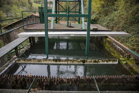 Les barrages de la vallée de Baigorri sont menacés de fermeture. Ici, la centrale hydroélectrique de la fonderie de Banca dont le propriétaire est Xavier Cabillon. Une menace pèse actuellement sur la petite hydro-électricité en france et particulièrement au Pays basque avec de lourdes et incohérentes démarches administratives qui mettent en péril les centrales elles même, leurs propriétaires et l’électricité produite par celles-ci qui representes 7% de la production et pourrait selon Xavier Cabillon "turbinier" atteindre 30%. Pourtant il sagit bien d'une électricité propre ou l'intégralité de tout l'eau avec laquelle est fabriqué l'électricité est restituée. Au Pays basque, une vingtaine de propriétaires de centrales hydroélectriques ont signé une charte qui scelle leur union et entend pérenniser et valoriser cette production.
The dams in the Baigorri valley are threatened with closure. Here, the hydroelectric power station of the Banca foundry whose owner is Xavier Cabillon. A threat currently weighs on small hydroelectricity in France and particularly in the Basque Country with cumbersome and inconsistent administrative procedures which endanger the power plants themselves, their owners and the electricity produced by them which represents 7% of the production and could, according to Xavier Cabillon “turbinier”, reach 30%. However, it is indeed clean electricity where all of the water with which the electricity is made is returned. In the Basque Country, around twenty owners of hydroelectric power stations have signed a charter which seals their union and intends to perpetuate and promote this production.
Banca, Pays basque, 64 , Nouvelle Aquitaine, Pyrénées Atlantiques, Sud Ouest, South West, France, Europe.New Aquitaine, Basque Country.
