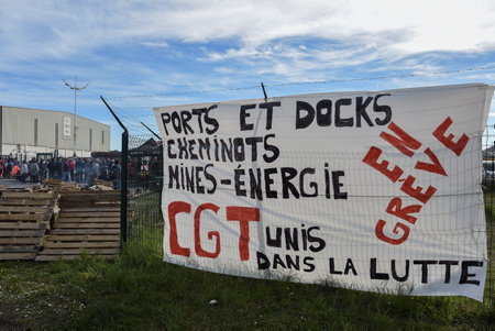 À Bayonne au Pays basque, mobilisation contre la réforme des retraites le jeudi 16 mars 2023, CGT PORT et DOCKS de Bayonne.
In Bayonne in the Basque Country, mobilization against the pension reform on Thursday March 16, 2023, CGT PORT and DOCKS of Bayonne.
Bayonne, Pays basque, Région Nouvelle-Aquitaine, Aquitaine, France, Europe.