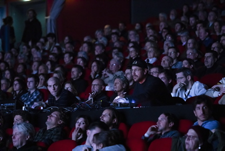 Live en simultané par le DJ MOLECULE ( Romain De La Haye-Serafini ) et co-réalisateur du film avec Vincent Bonnemazou, lors de la projection en salle du film documentaire d'ouverture du festival FIPADOC ( Festival International Documentaire ) "29173 NM" sur le Vendée Globe 2020. Festival du FIPADOC de Biarritz le 20 janvier 2023, lors de la soirée d'ouverture du festival à la gare du midi.
Live simultaneously by DJ MOLECULE ( Romain De La Haye-Serafini ) and co-director of the film with Vincent Bonnemazou, during the indoor screening of the opening documentary film of the FIPADOC festival (International Documentary Festival) "29173 NM" on the Vendée Globe 2020. FIPADOC Festival in Biarritz on January 20, 2023, during the opening night of the festival at the Gare du Midi.
Biarritz, Pays basque, Nouvelle-Aquitaine, New-Aquitaine, Pyrénées-Atlantiques, Pays Basque, Europe, France.