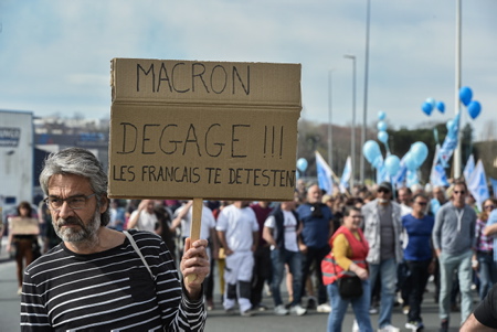 À Bayonne au Pays basque, mobilisation contre la réforme des retraites le jeudi 23 mars 2023. Neuvième journée de mobilisation, avec 24 000 manifestants ou 9 500 selon les forces de lordre. Un rassemblement avec quelques affrontements contre les CRS. Pancarte Macron degage !! les Français te detestent.
In Bayonne in the Basque Country, mobilization against the pension reform on Thursday March 23, 2023. Ninth day of mobilization, with 24,000 demonstrators or 9,500 according to the police. A rally with some clashes against the CRS. Macron sign clears!! the french hate you
Bayonne, Pays basque, Région Nouvelle-Aquitaine, Aquitaine, France, Europe.